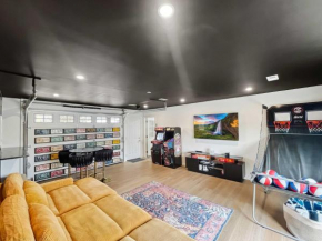 Charming 3-Bedroom - Hot Tub & Game Room